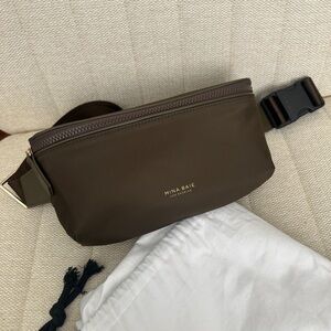 Mina Baie Roe Belt Bag in Chestnut